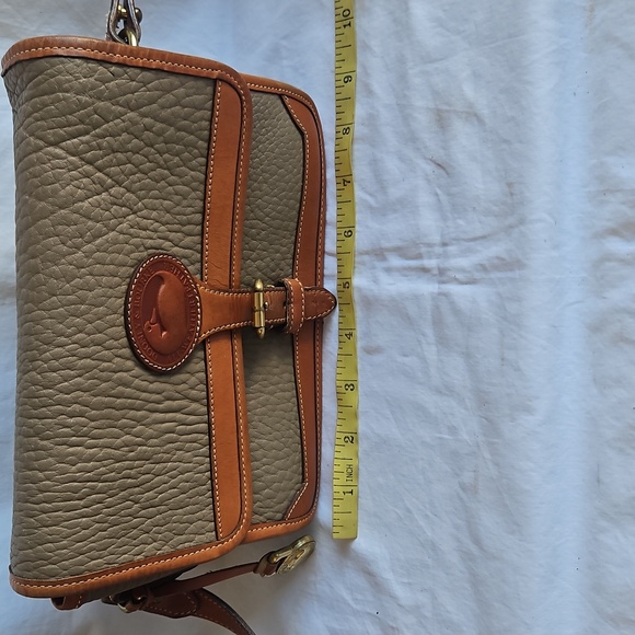 Vintage Dooney & Bourke Classic Tan and Brown Leather Crossbody Bag - Picture 9 of 13